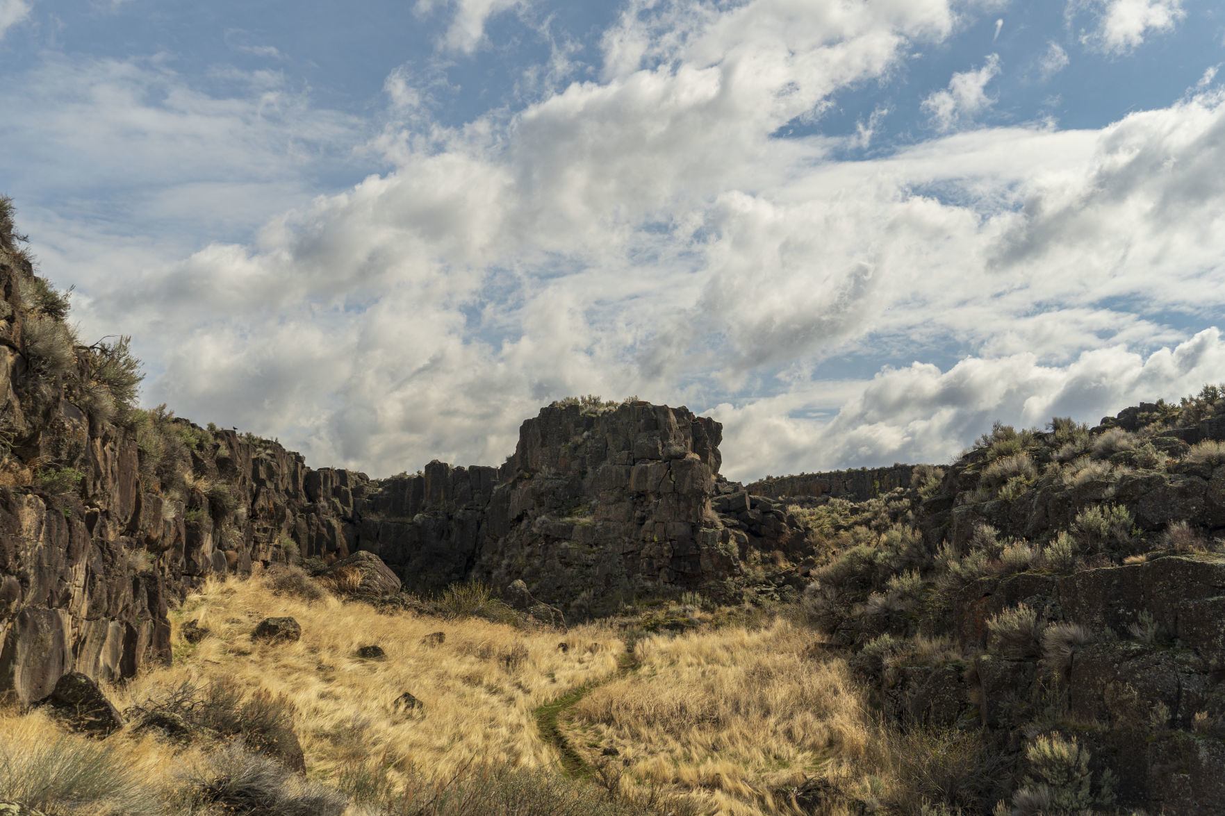 Hiking the Magic Valley, Vineyard Lake